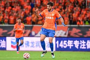 泽卡：泰山单场赢球奖8万美元，薪资可观且按时发，为何要离开？