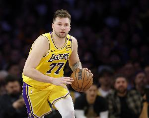 体态轻盈！东契奇首节攻防一体 4中3拿到10分4板2助&正负值+6