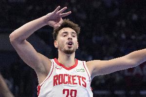 申老师超进化！申京目前三分已经7中5 上个赛季一共才进21记