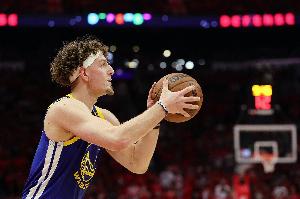 媒体人：看波杰姆斯基打球脑瓜子疼！这掘金真的好稳定 ​​