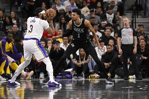 76人队记：文班崛起让马刺实力在独行侠之上 后者或难进季后赛