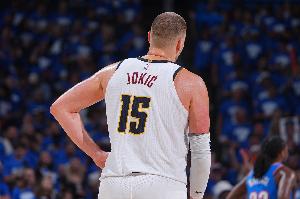 运筹帷幄！约基奇半场仅1中1拿4分 但有7篮板11助攻3抢断