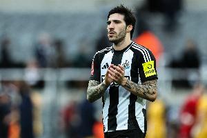 埃迪-豪：轮换阵容踢得非常积极 托纳利在中场的表现堪称大师级