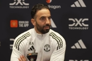 阿莫林：利桑德罗现在还不能上场 人员调整不会改变球队的理念