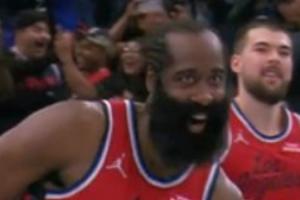 难绷！小卡绝杀后单手指天冷酷庆祝🤣哈登销魂表情凑了过来