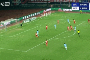 梅州逃过一劫！刘祝润中路一漏，闫鹏点球点打门击中立柱弹出
