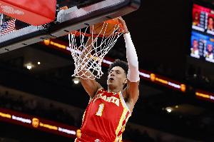 全能战士！杰伦-约翰逊上半场8投5中砍下11分10篮板4助攻