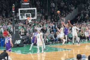 绝杀🚨努尔基奇抢到前场板转身打进 杰伦-布朗关键一攻被吹犯规