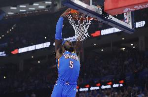 雷霆官方：多特因右肩挫伤提前退赛 本场比赛不会回归