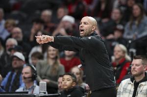 鹈鹕先走一步！🤔本赛季至今仅剩篮网未尝一胜 0胜7负联盟垫底