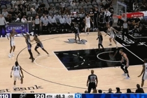 冷血杀手！福克斯不慌不忙 撤步面对两人干拔三分手刃旧主！