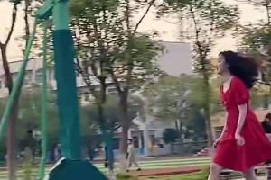 看看奥尼尔在大学时期是怎么打球的，这可真是鹤立鸡群啊！