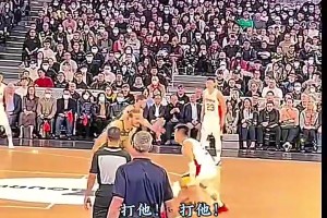 现在中国男篮队里的后卫，有哪个能打这种球吗？