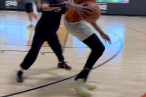 我火硬解靠你了🚀杜兰特最新训练视频：猛练单打！中距离无解！