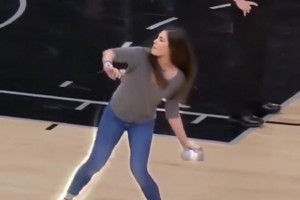 威少这身体状态保持得相当不错啊，怎么会没球队愿意签呢？