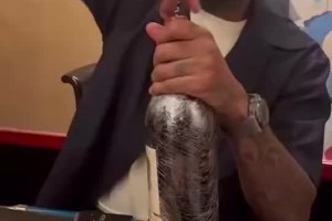 什么时候再来？安东尼此前中国行，在上海开了一瓶83年的拉菲~