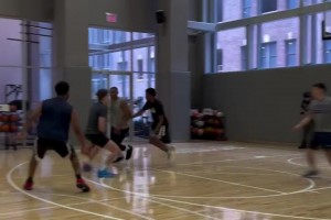 威少这身体状态保持得相当不错啊，怎么会没球队愿意签呢？