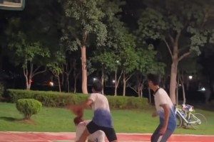 杨毅：浓眉进入75大有点牵强！要不是和詹姆斯一起拿个冠军！