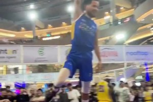 菲律宾库里暴扣倒挂篮筐 不知道美国库里能不能做到🤣🤣🤣