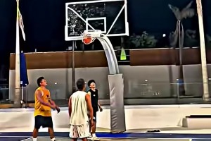 名场面！张镇麟主动要球，出现空位却不投，乔帅在场边都气炸了！