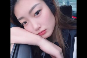 李梦怼脸自拍，这颜值真是越来越高了！😍