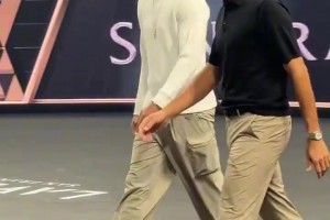 奥尼尔撕衣服是不是和我们撕纸巾一样轻松？