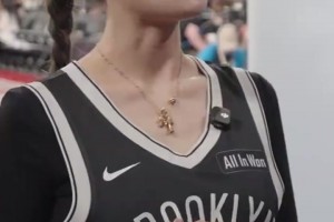 NBA中国赛，卓识双马尾亮相，又是不一样的漂亮！