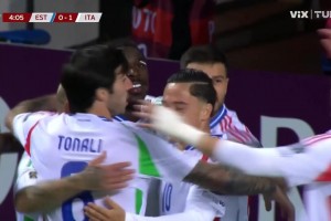 意大利开场4分钟取得领先！迪马尔科助攻小基恩禁区内打门得手！