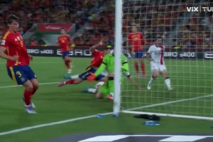 西班牙主场1-0领先！佩德里挑传策动！勒诺尔芒助攻皮诺破门！