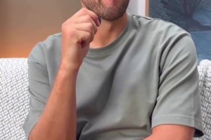 来自“卡牌大师”的认可，马宁评价王大雷：他的手抛球太准了