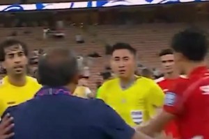 胆子不小啊！赛后印尼工作人员想要攻击马宁😡