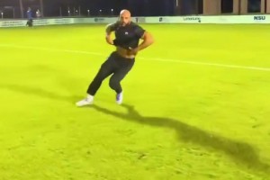 梅西保镖凌空抽射破门！这庆祝动作也太夸张了😂