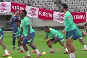 你俩肢体不协调啊！库尼亚和维尼修斯简直是俩活宝😆