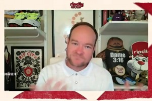 队记：杨瀚森不仅比赛像约基奇，向裁判抱怨的动作也像他！