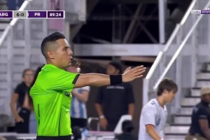 阿根廷比赛89分钟就吹哨啦！裁判这提早半分钟就下班了呀🤯