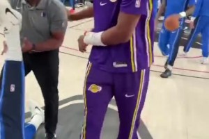 哈登：亚历山大实在太懂得怎么打篮球了，只要给他一点角度，他就知道要怎么得分