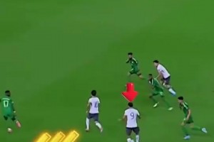 亚洲顶级天赋！此前世预赛胡桑诺夫一上身体，对方就倒了😂